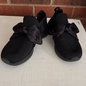 Skechers Black Women’s Slip On Sneakers with Bow